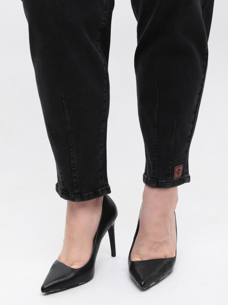 Джинсы женские черные бананы с резинкой на поясе 7829-2