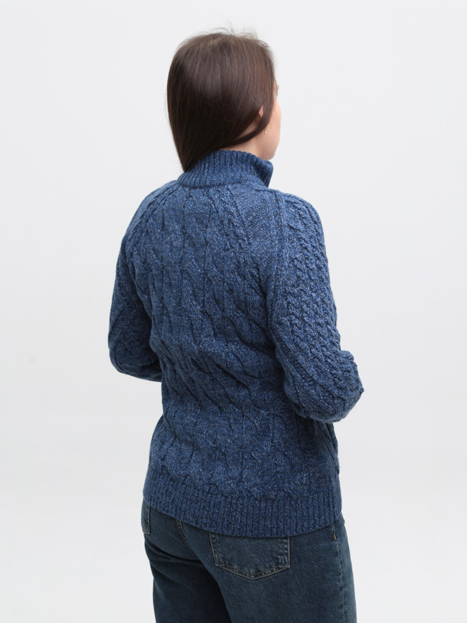 Свитер женский на молнии синий вязаный косами 130-282-2