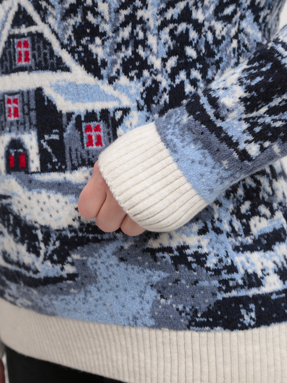 Светр жіночий зимовий білий вовняний із зимовим принтом 230-561-2