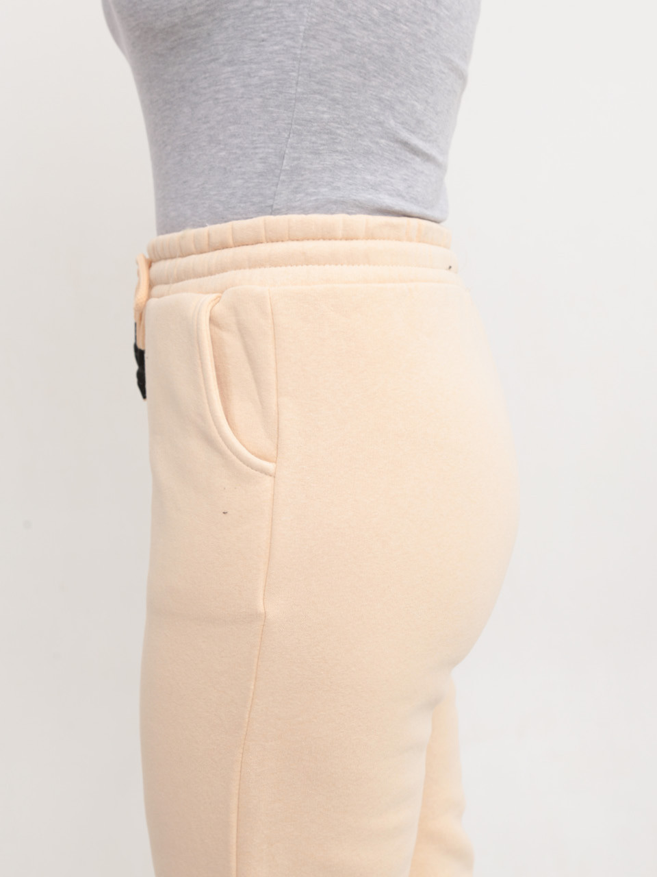 Спортивные штаны женские бежевые джогеры на флисе 1284-4