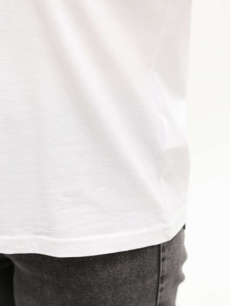 Жіноча футболка біла пряма з принтом 61-1