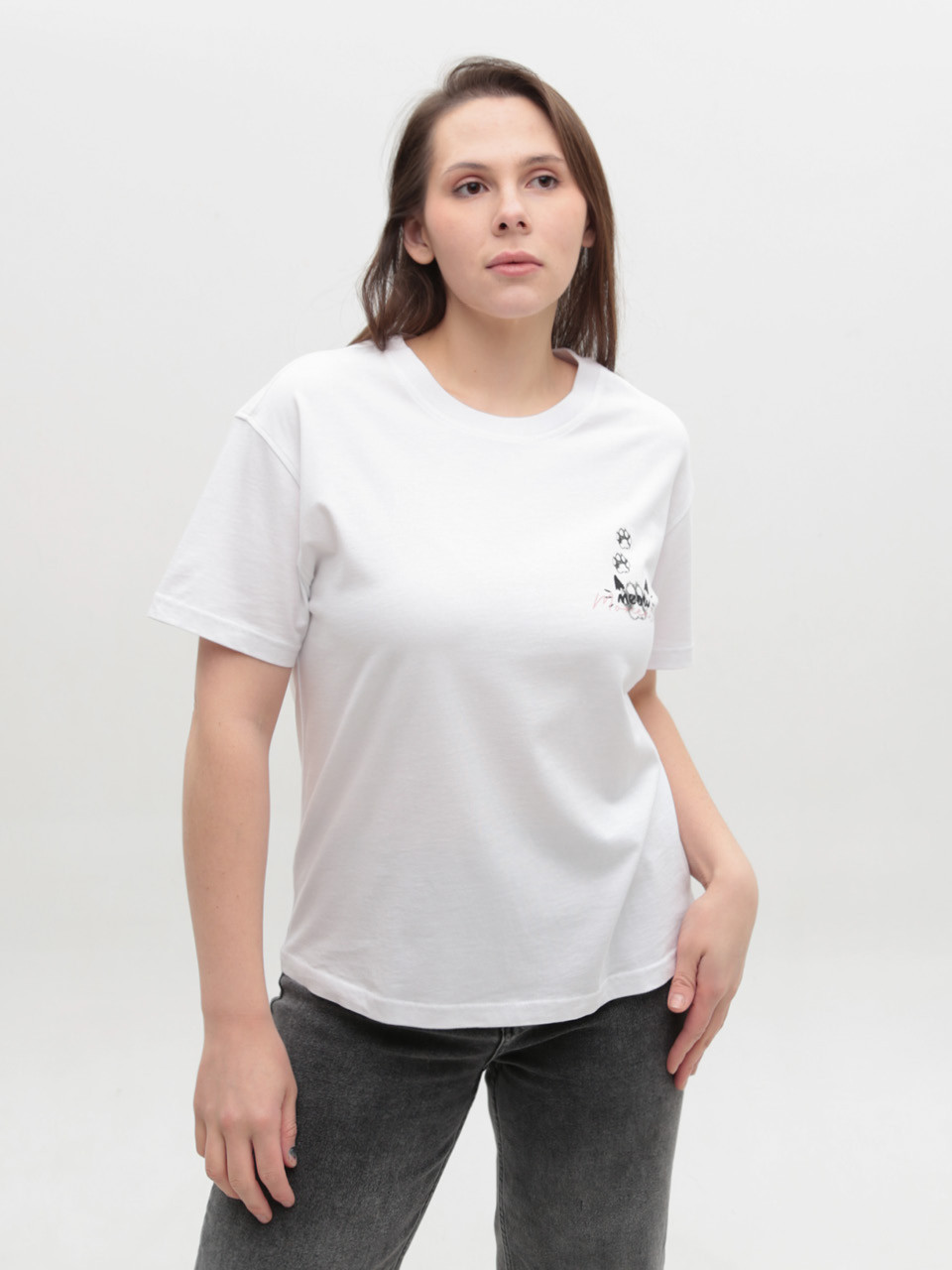 Жіноча футболка біла пряма з принтом 61-1