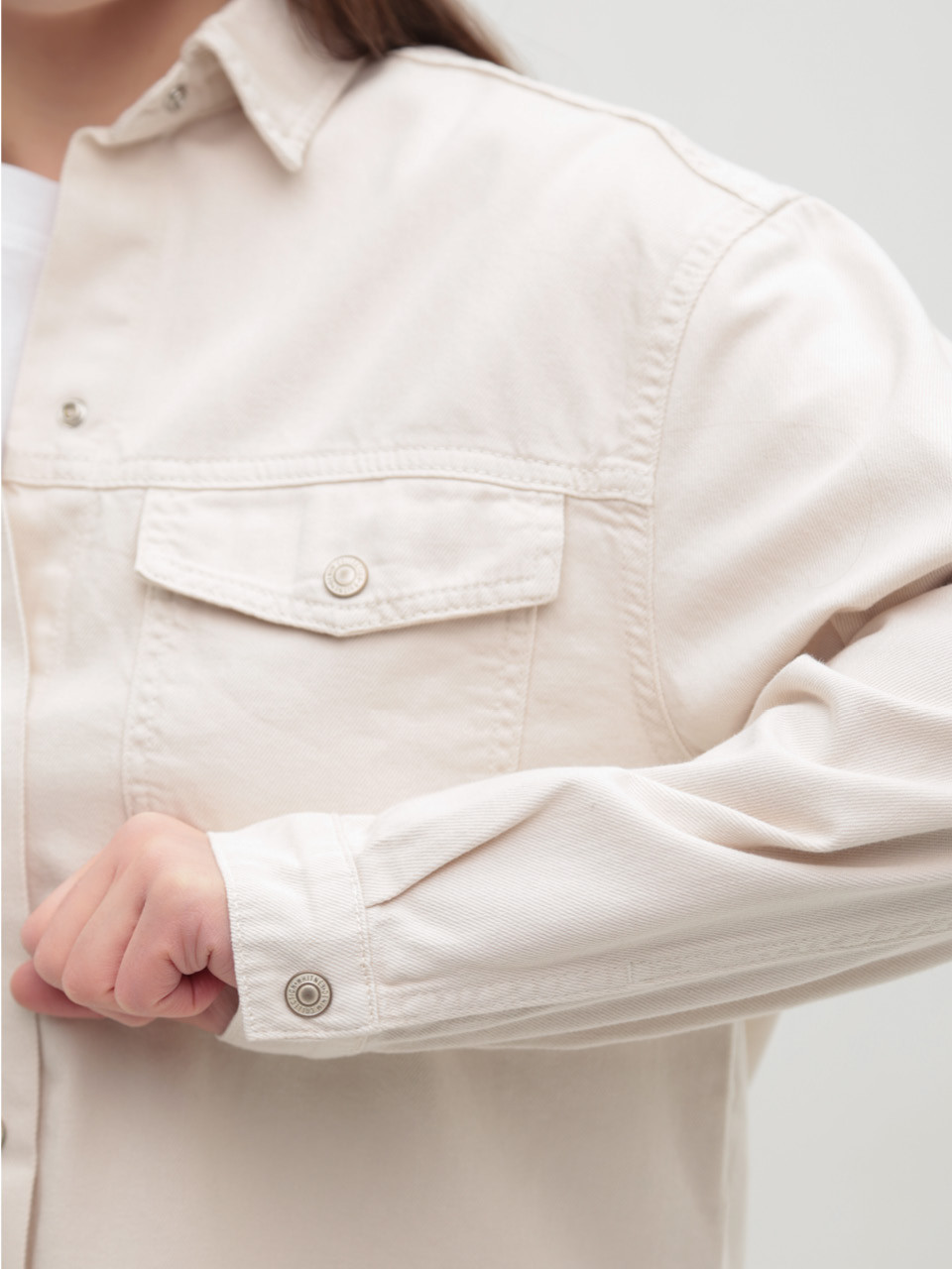 Сорочка джинсова жіноча молочна 102-61