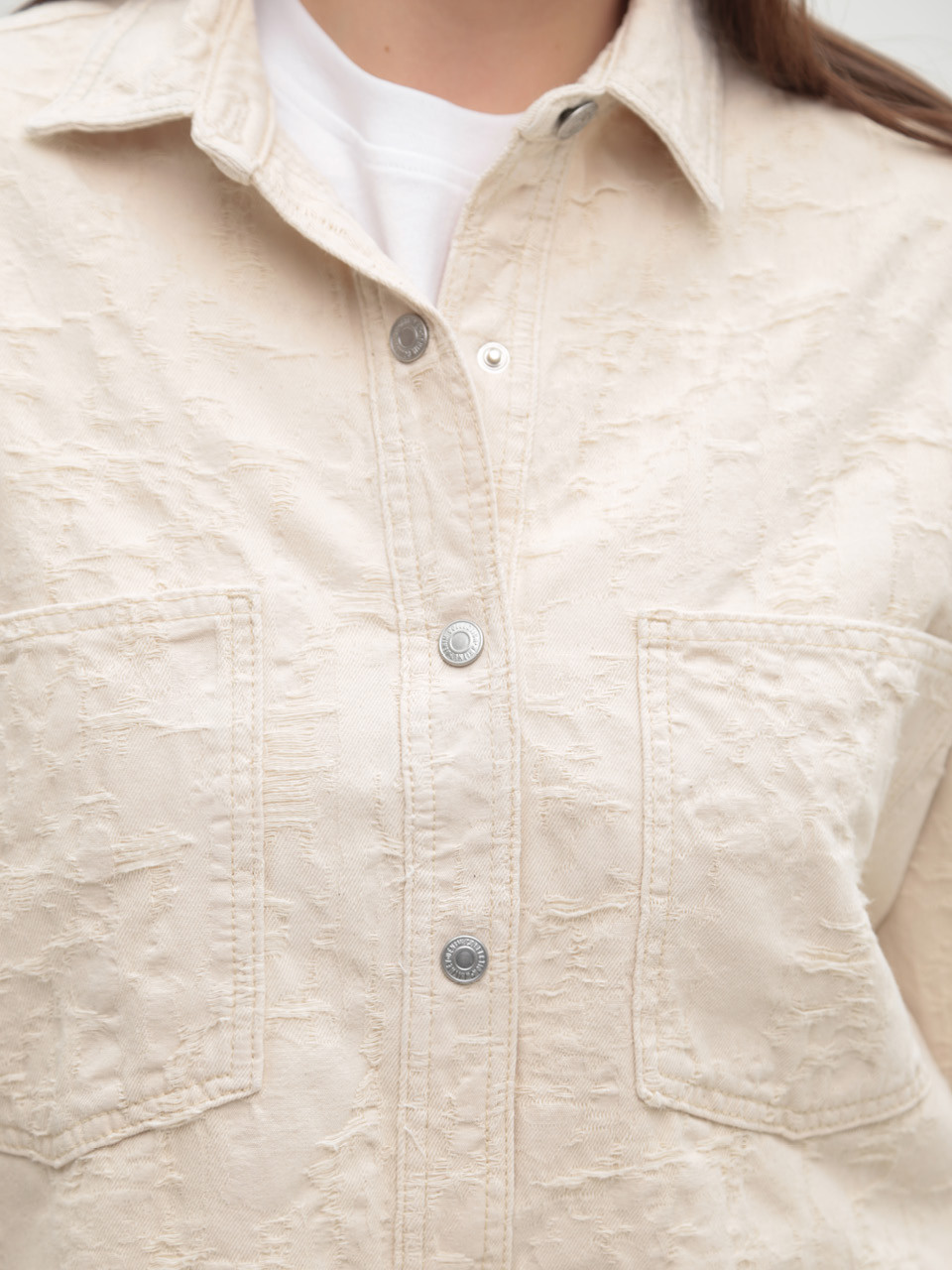 Куртка-сорочка жіноча джинсова молочна 103-61-T