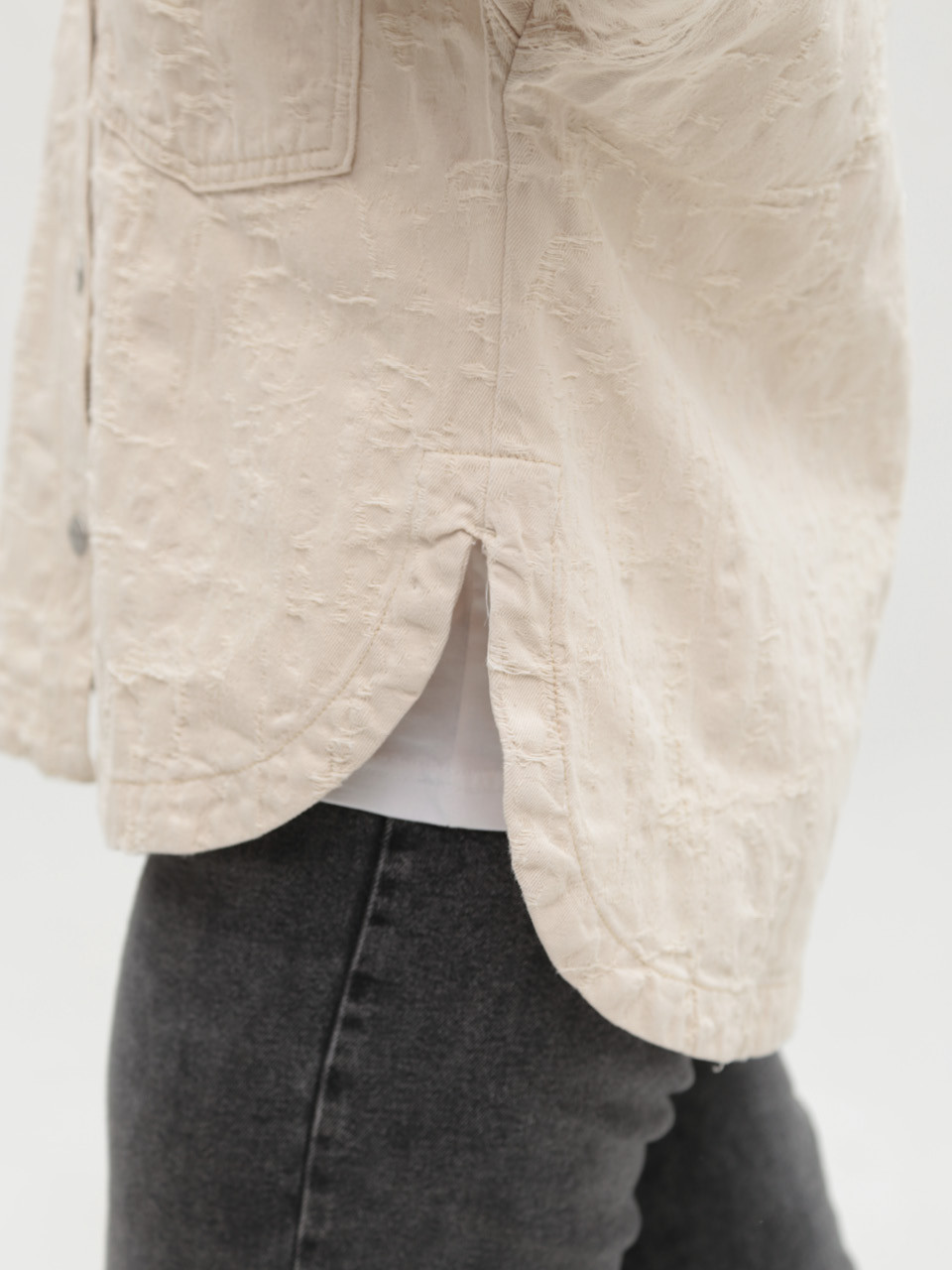 Куртка-сорочка жіноча джинсова молочна 103-61-T