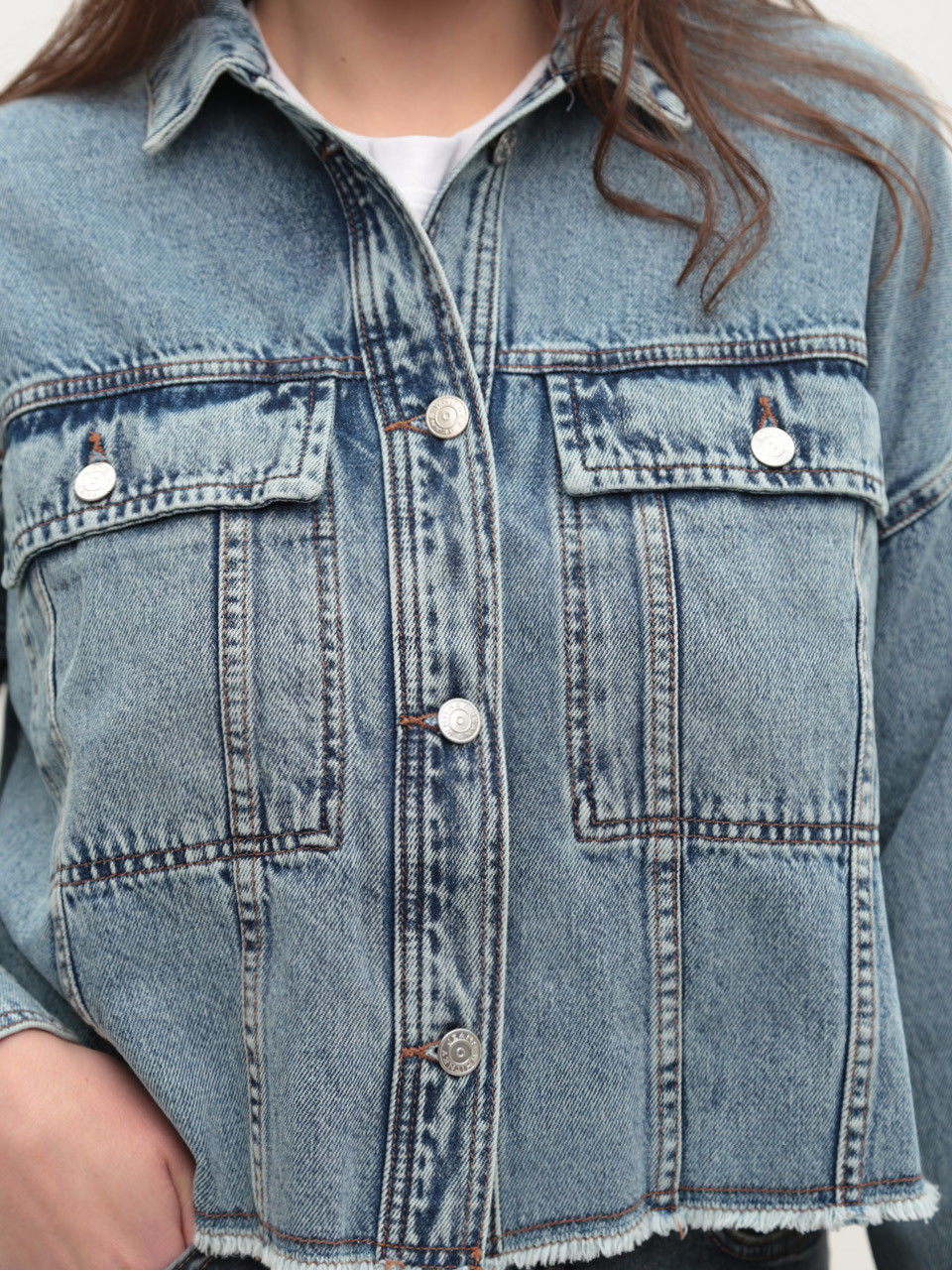 Джинсова куртка жіноча синя укорочена 574-63-T