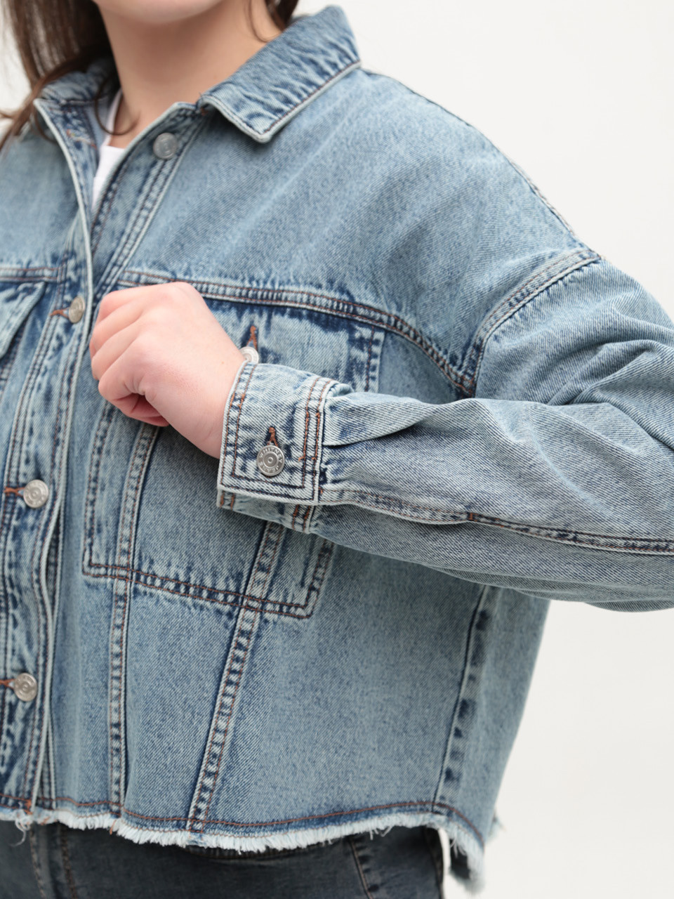 Джинсова куртка жіноча синя укорочена 574-63-T