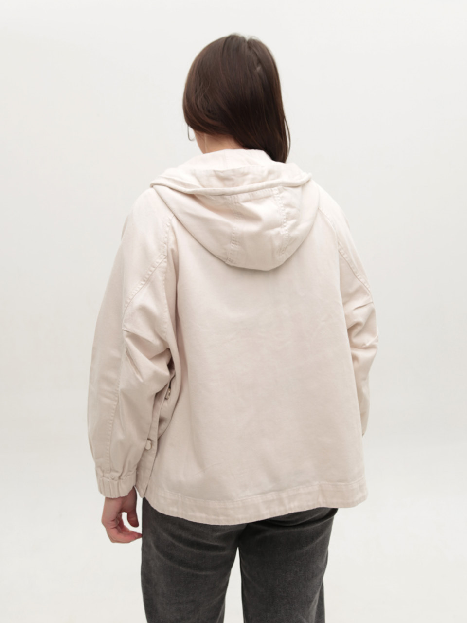 Куртка жіноча джинсова молочна широка 580-61-T