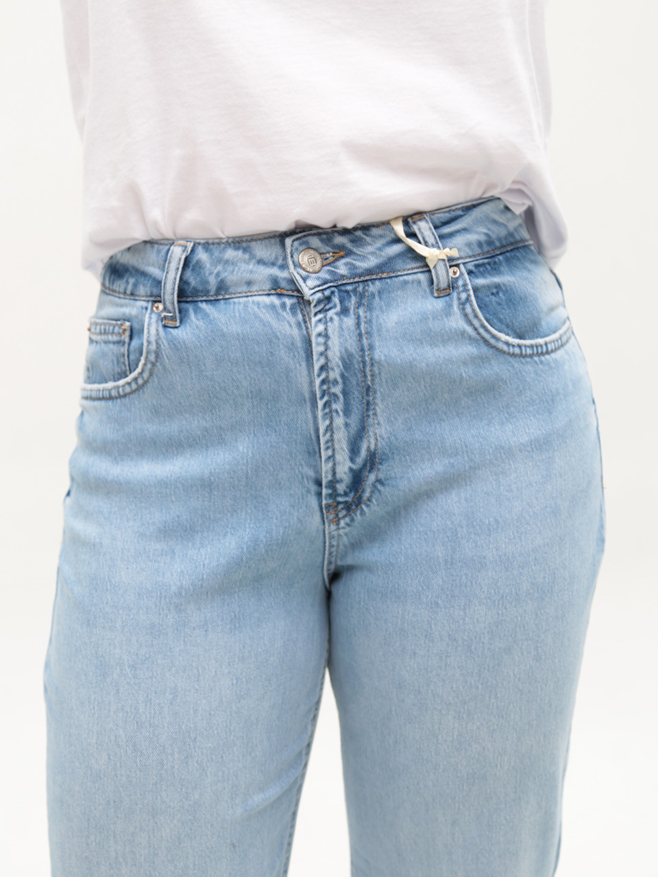 Джинсы женские голубые легкий клеш 53057
