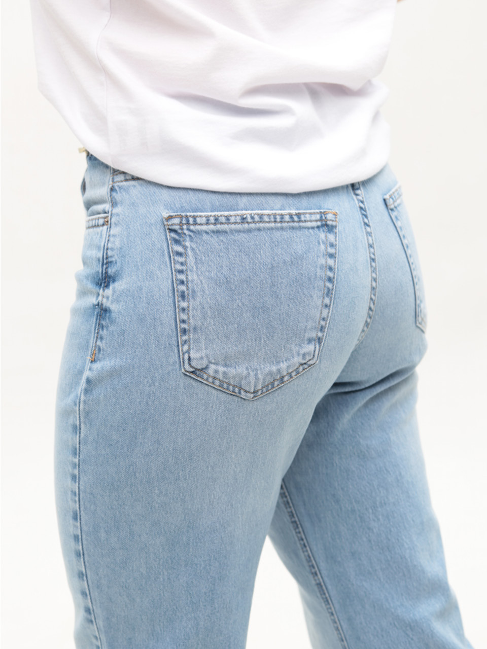 Джинсы женские голубые легкий клеш 53057