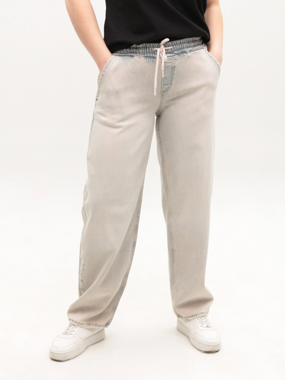 Джинсы женские джогеры светлые молочные пояс на резинке 52590