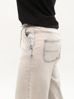Джинсы женские джогеры светлые молочные пояс на резинке 52590