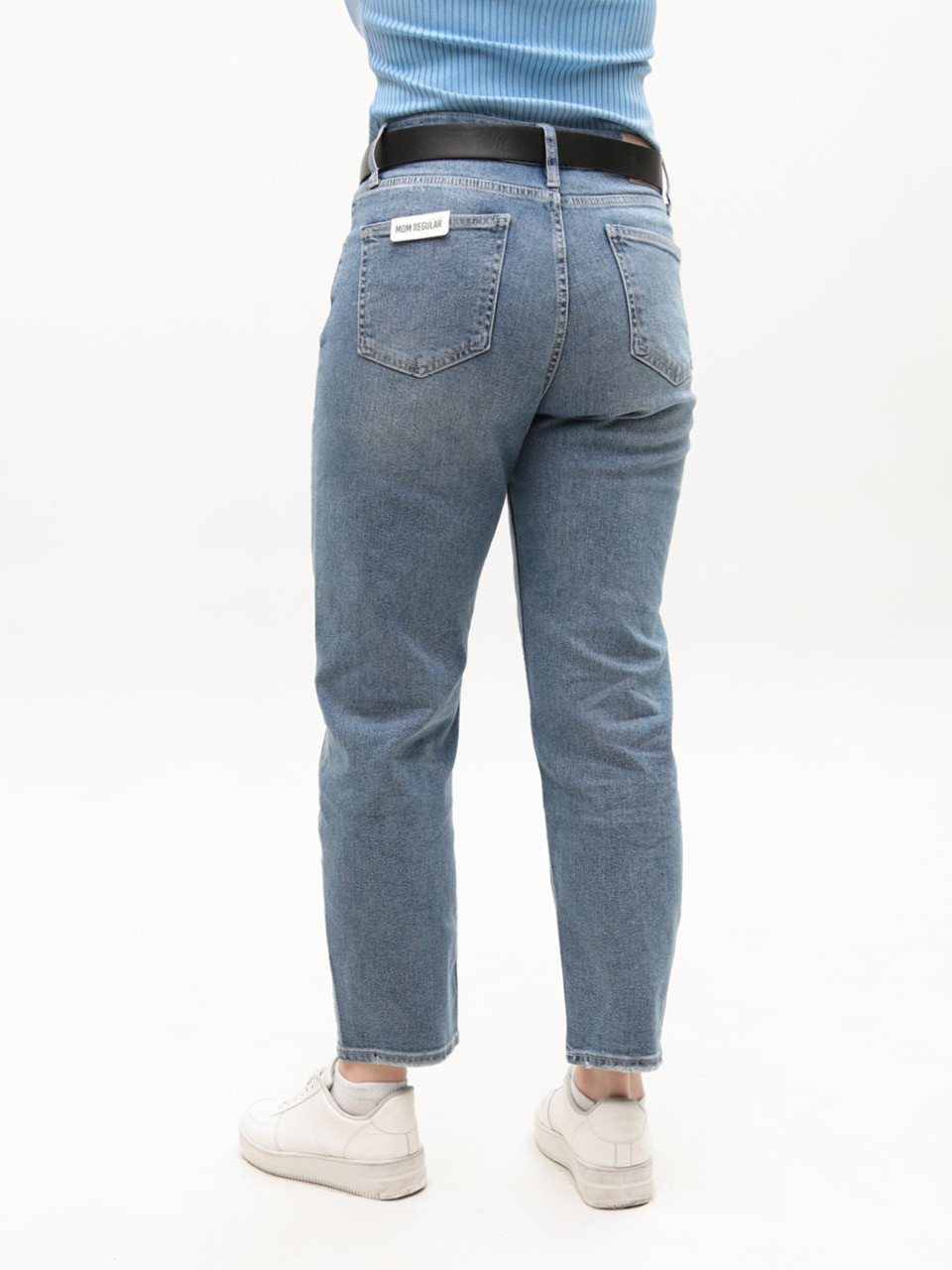 Джинсы женские голубые МОМ прямые со стрейчем 1571