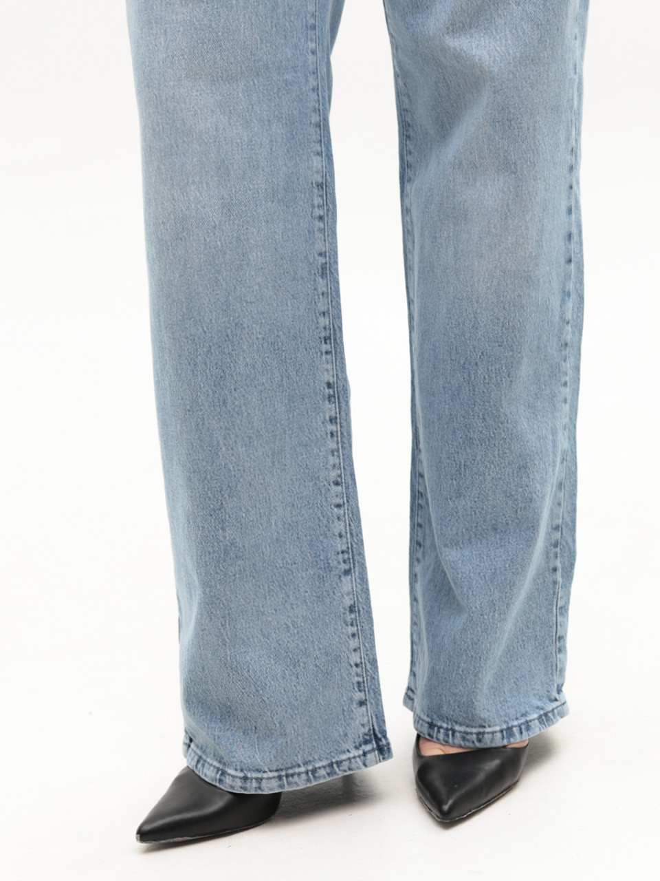 Джинсы женские голубые широкие с резинкой на поясе 3338--010