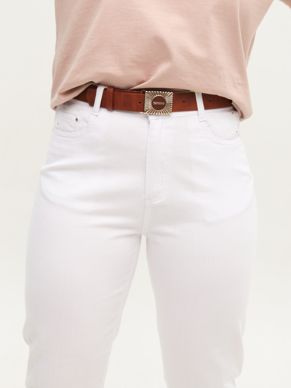 Брюки женские белые слим МОМ с резинкой на поясе 1791-B-2