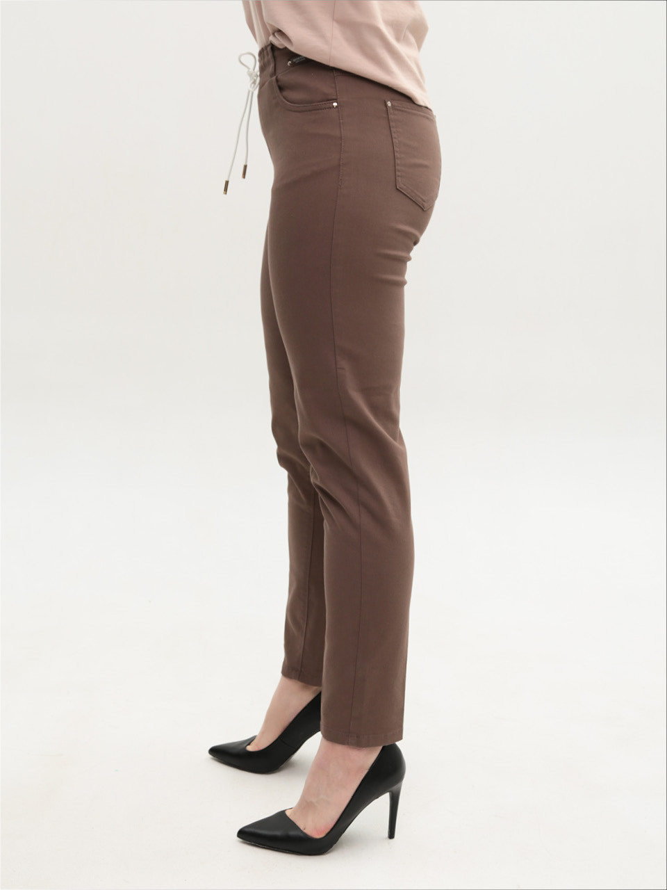 Брюки женские коричневые слим МОМ с резинкой на поясе 1808-5
