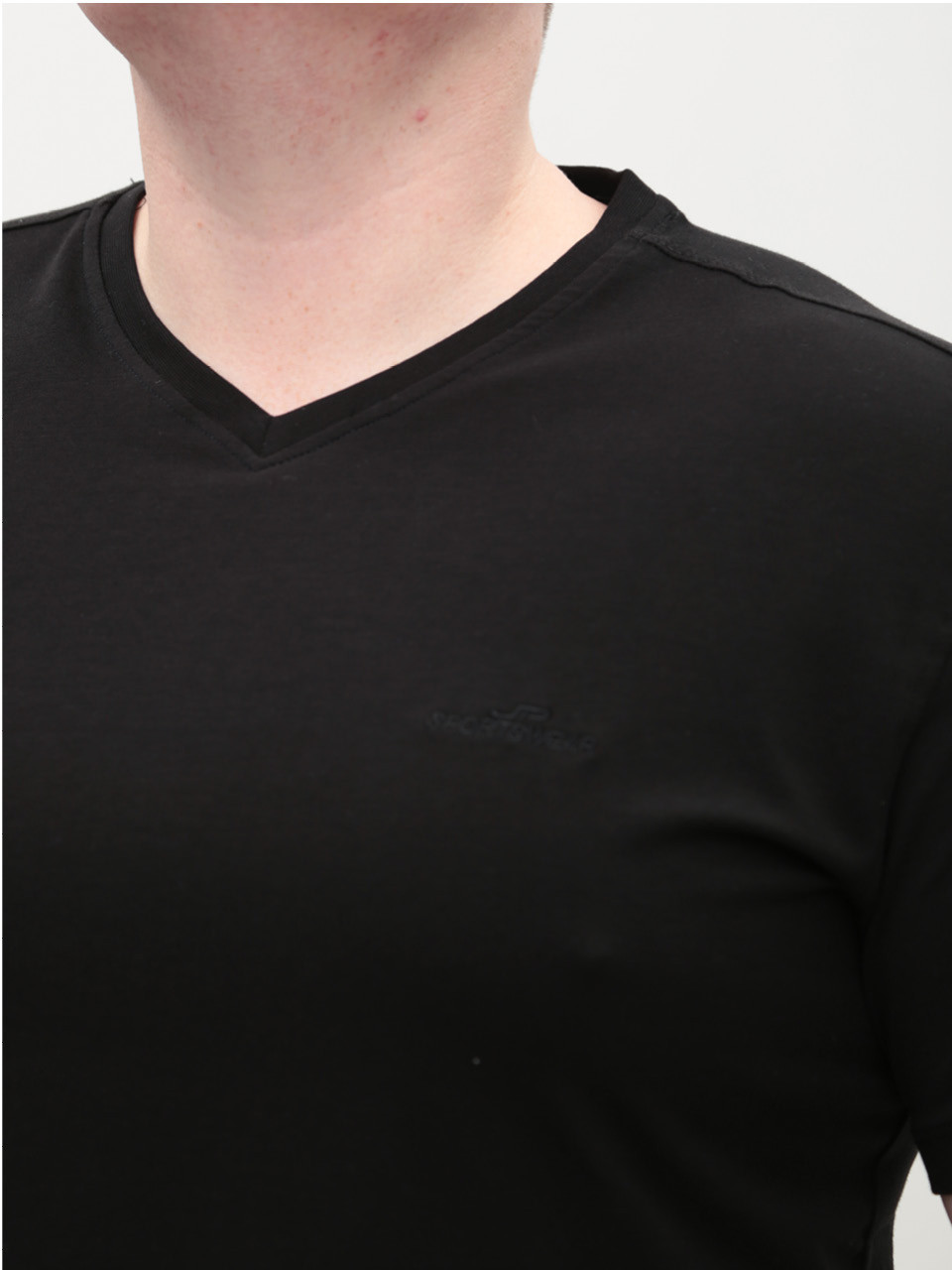 Футболка мужская черная прямая однотонная с мысом 116-10-V