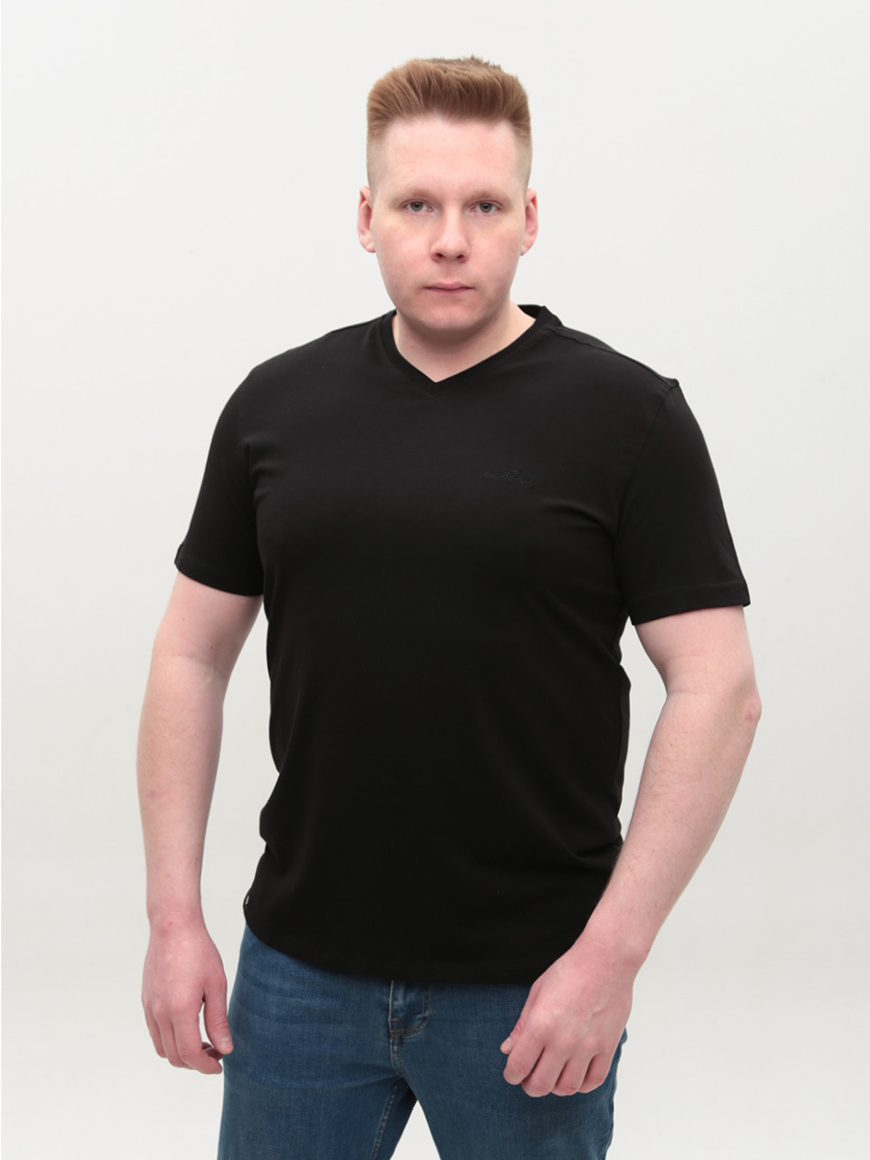 Футболка мужская черная прямая однотонная с мысом 116-10-V