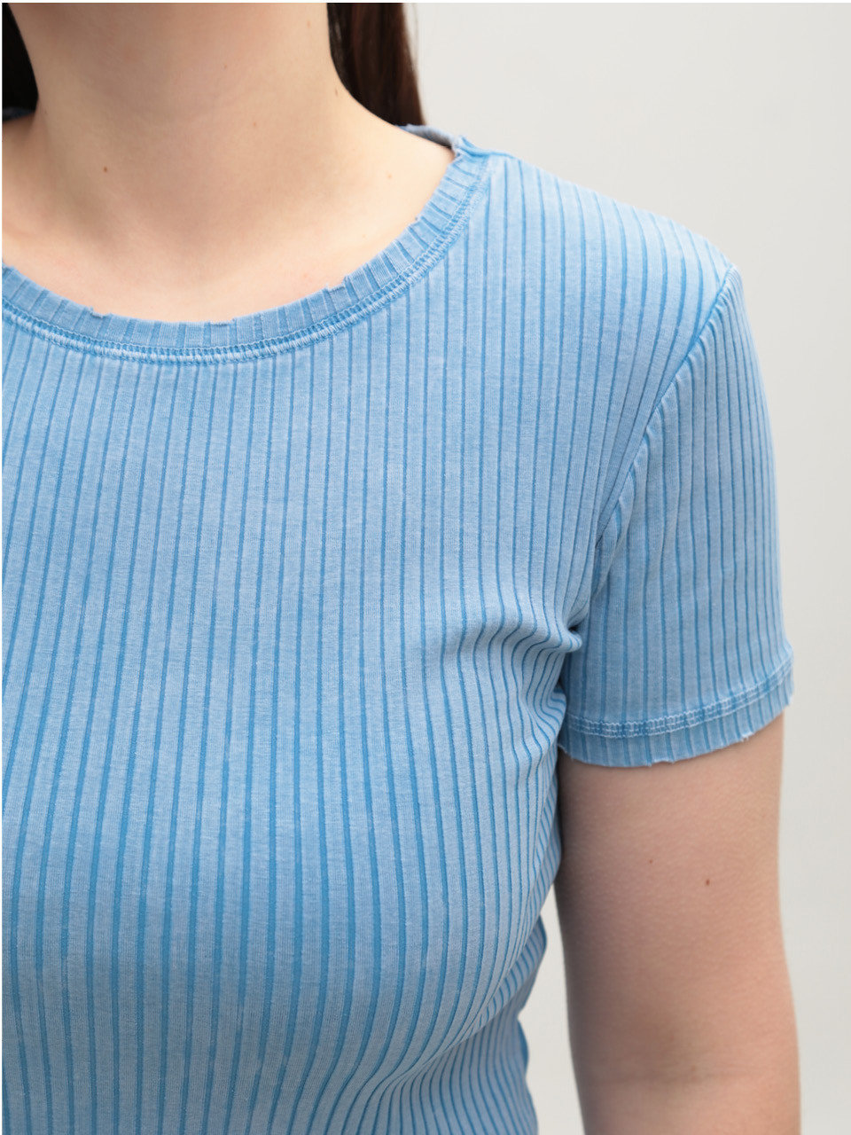 Футболка жіноча блакитна приталена у рубчик 1101-1