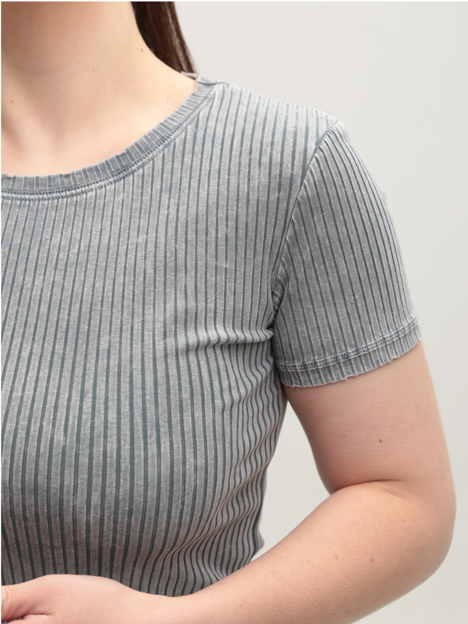 Футболка женская серая приталенная в рубчик 1101-2