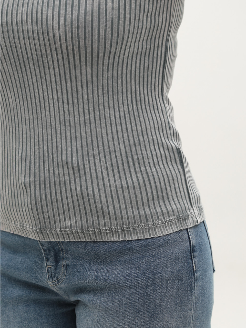 Футболка женская серая приталенная в рубчик 1101-2