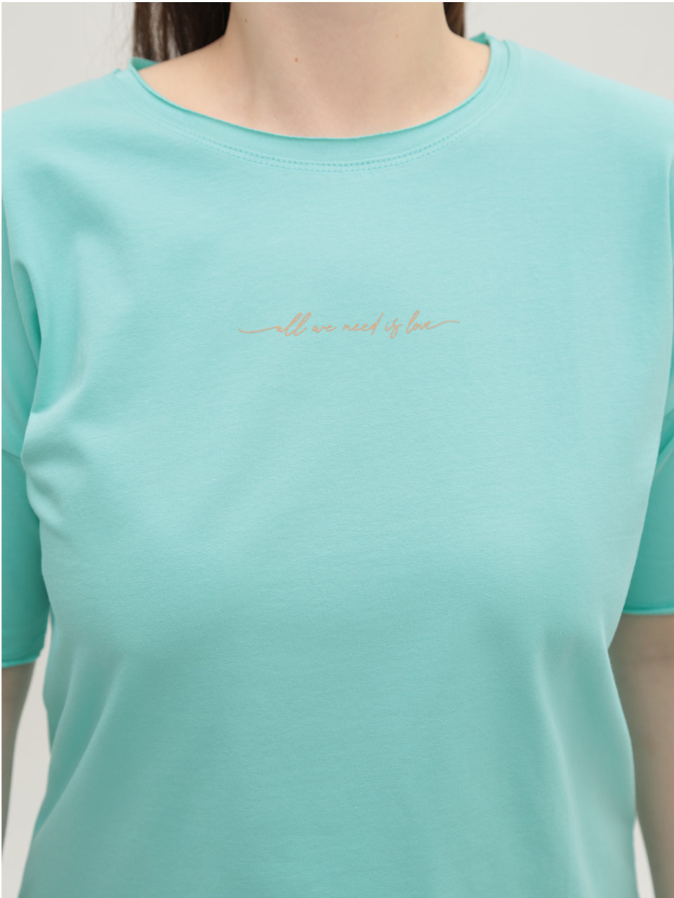 Футболка женская ментоловая прямая с надписью 1835-16-T