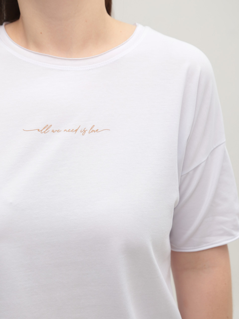 Футболка женская белая с надписью 1835-0-T