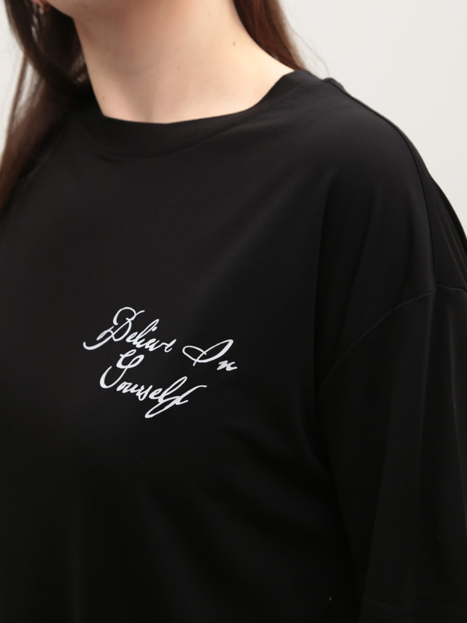 Футболка жіноча чорна тонка вільна 35-08