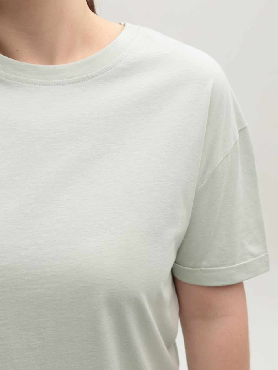 Футболка женская оливковая укороченная 30-05