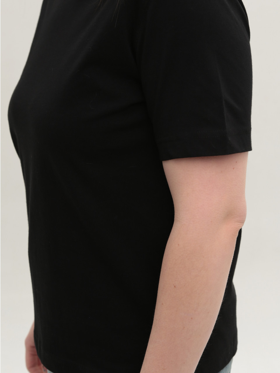 Футболка женская черная прямая 107-01
