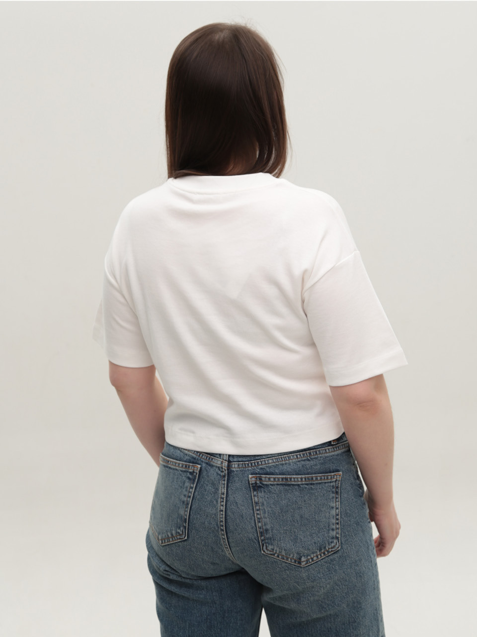 Футболка женская белая укороченная 114-12