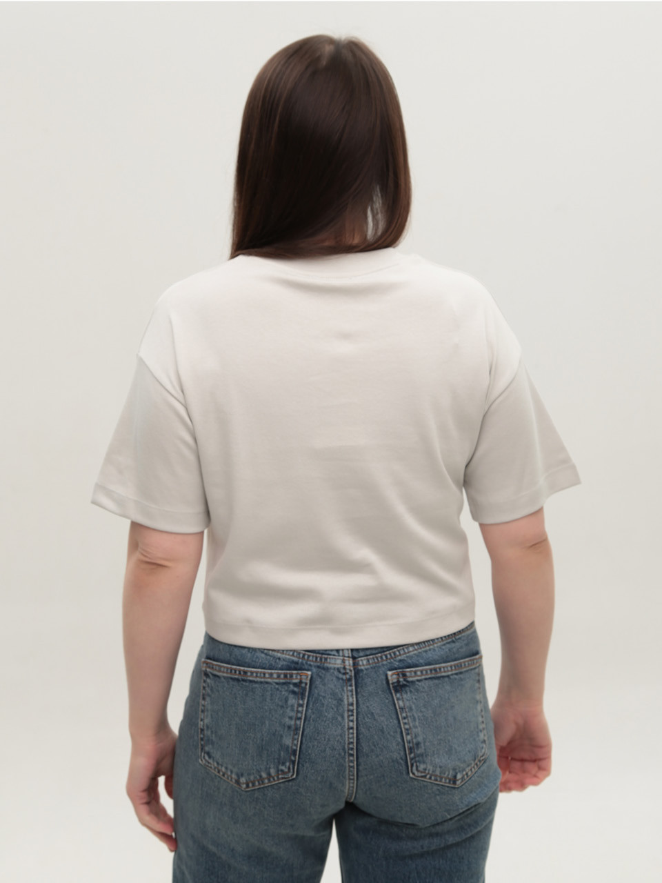 Футболка женская светло-серая укороченная 114-18